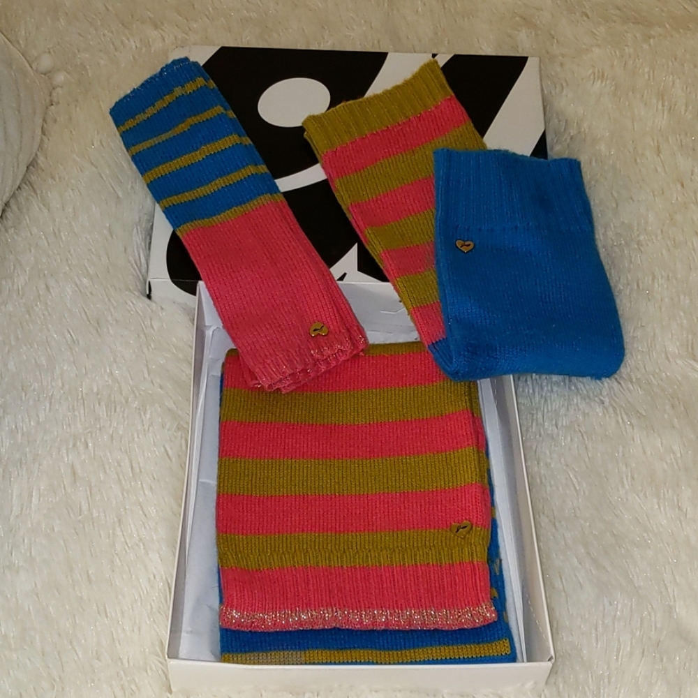 🧣 Juicy Couture Scarf Set 🧣